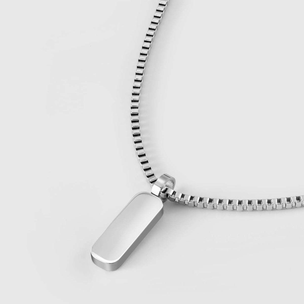 Minimal Pendant & Box Chain